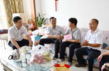 南宁糖业开展“七•一”走访慰问困难党员活动