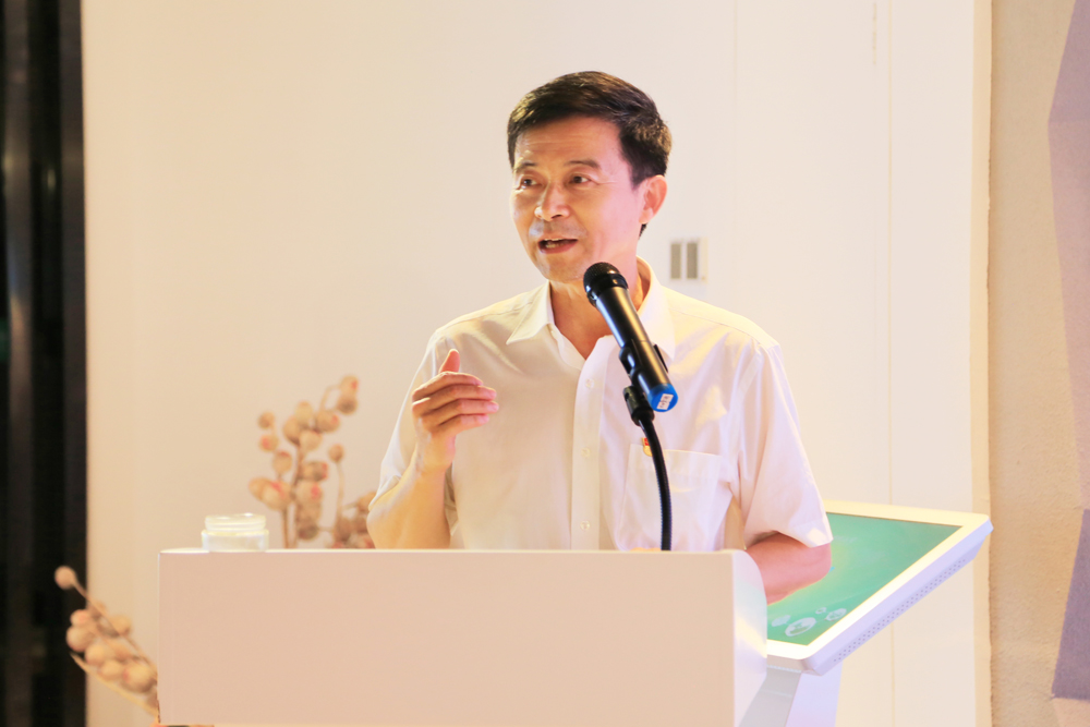 李建华主持活动并发表讲话.jpg