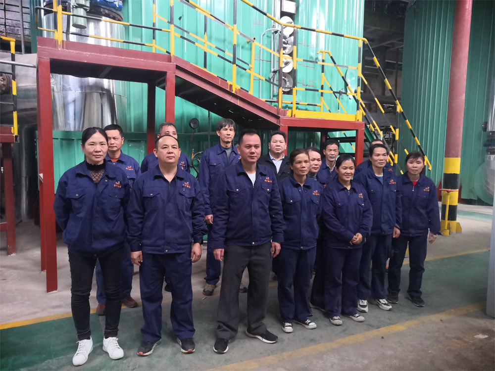 南宁糖业宾阳大桥制糖有限责任公司制炼车间澄清工段.jpg