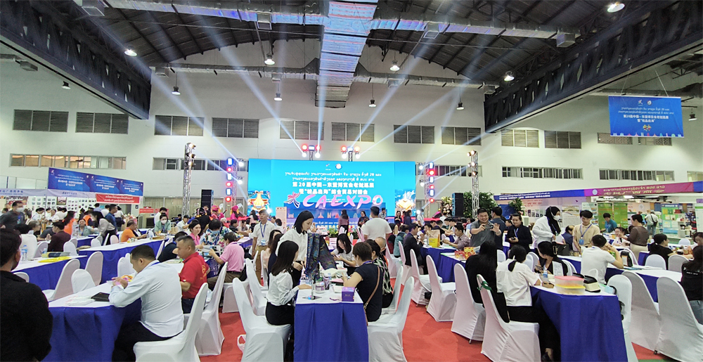 舒雅公司赴老挝参加展会拓展市场。方欣雨摄.jpg