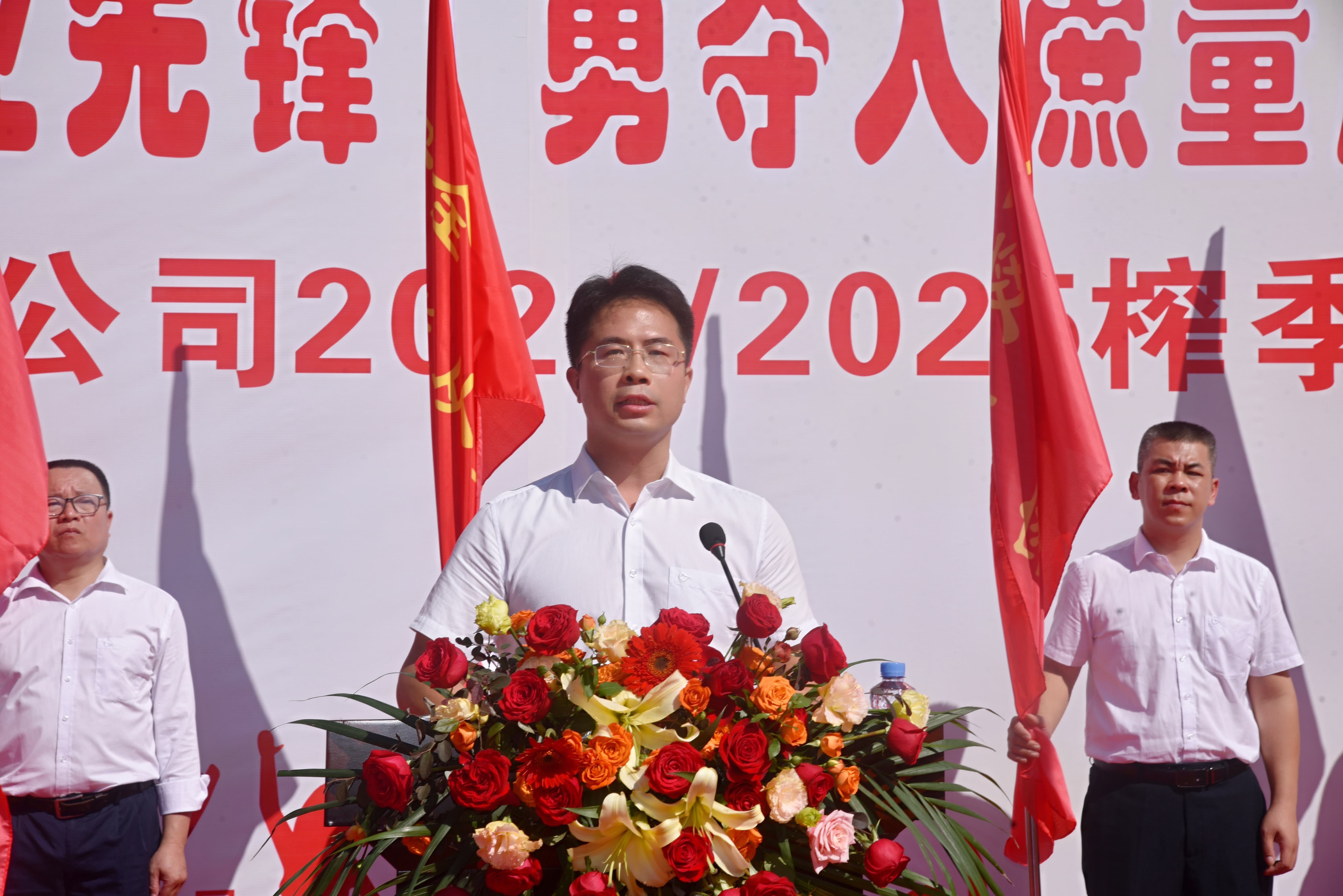 何梅 摄 (2).jpg