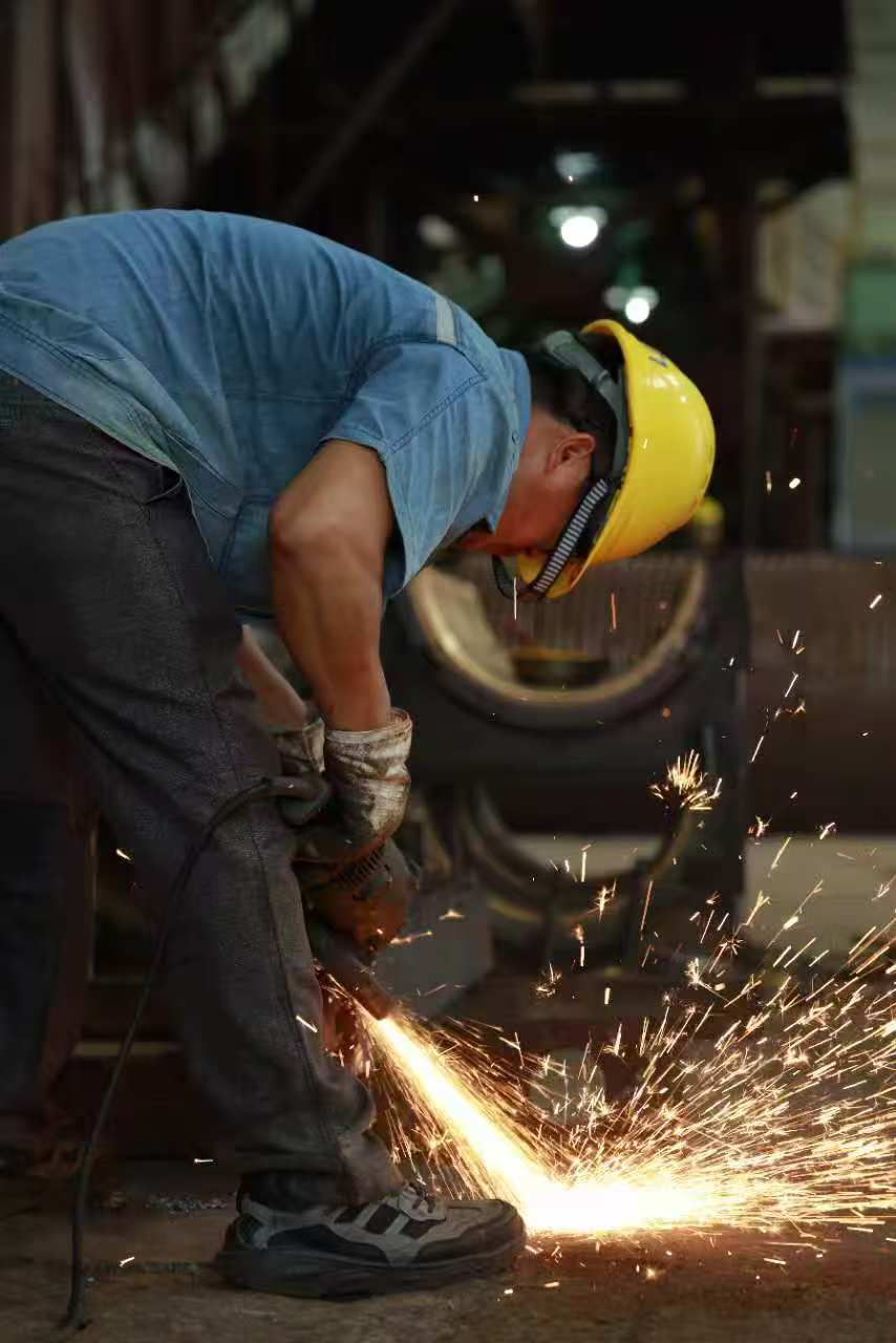 糖厂工人爱火花：博庆公司石别糖厂压榨车间杨洁 摄 (1).jpg