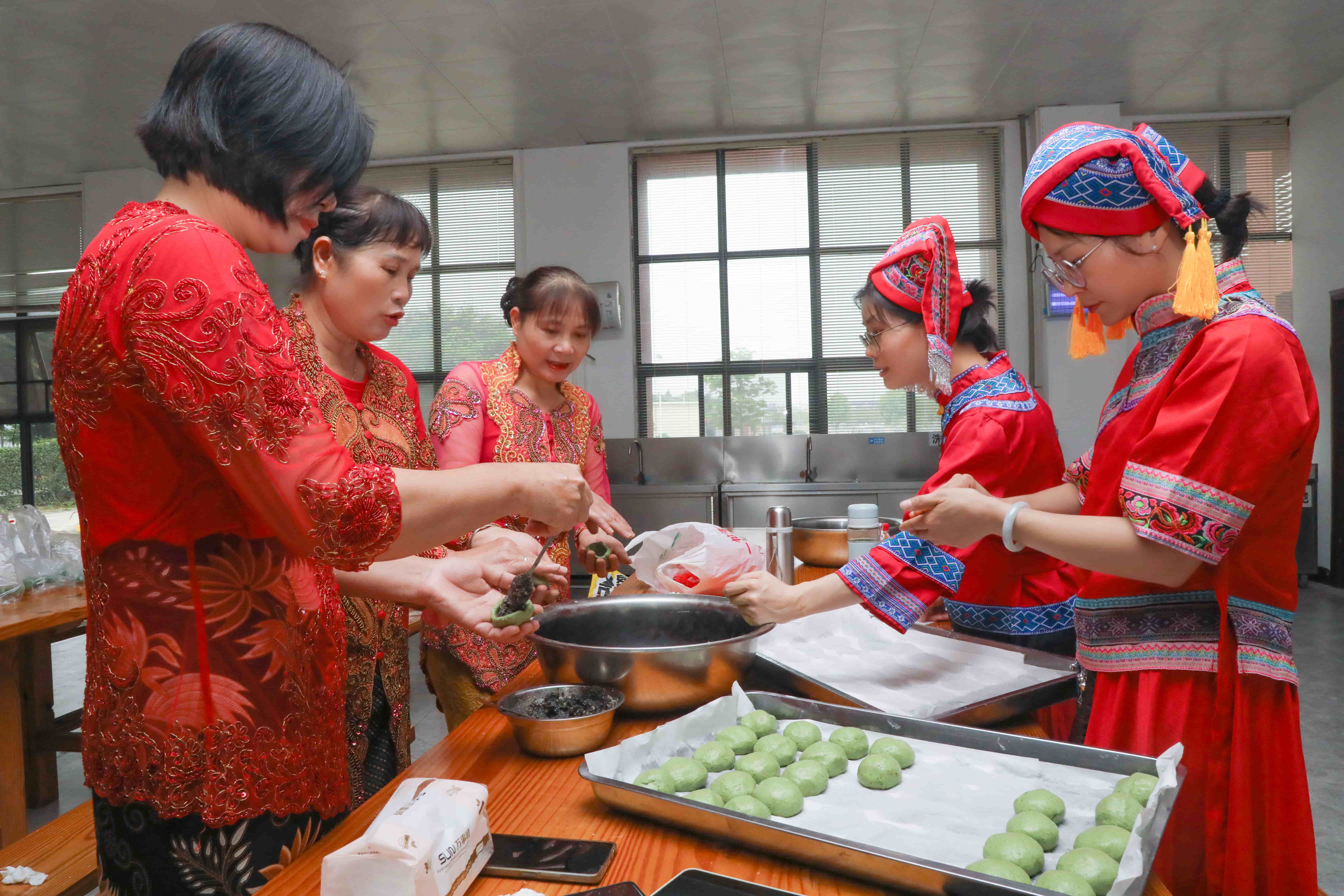 “三月三”民族趣味美食节 (1).jpg
