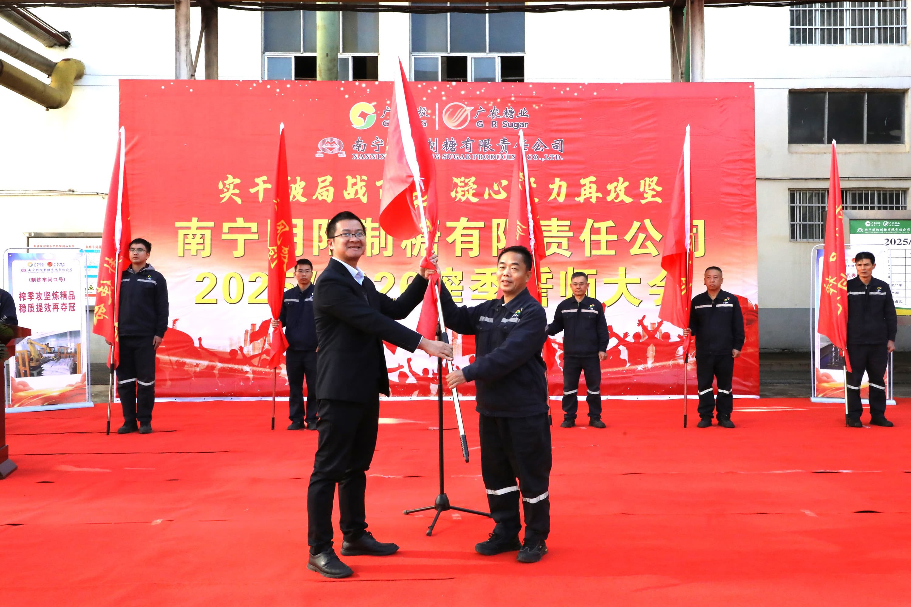 赖佩摄 (1).jpg