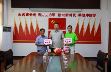 广农糖业党委开展“七一”走访慰问活动